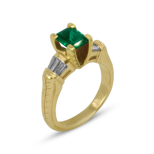 18K Emerald and Baguette Diamond Fashion Ring